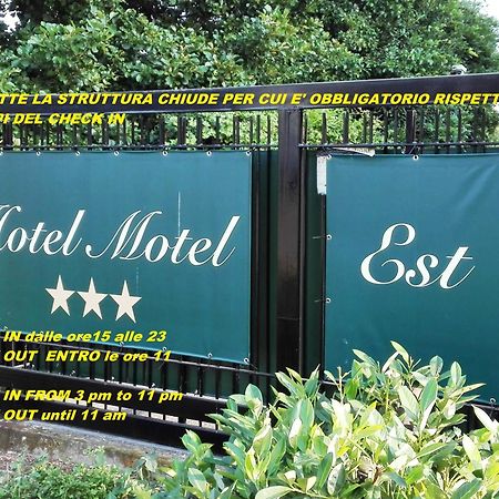 بيستياره بوروميو Hotel Motel Est المظهر الخارجي الصورة