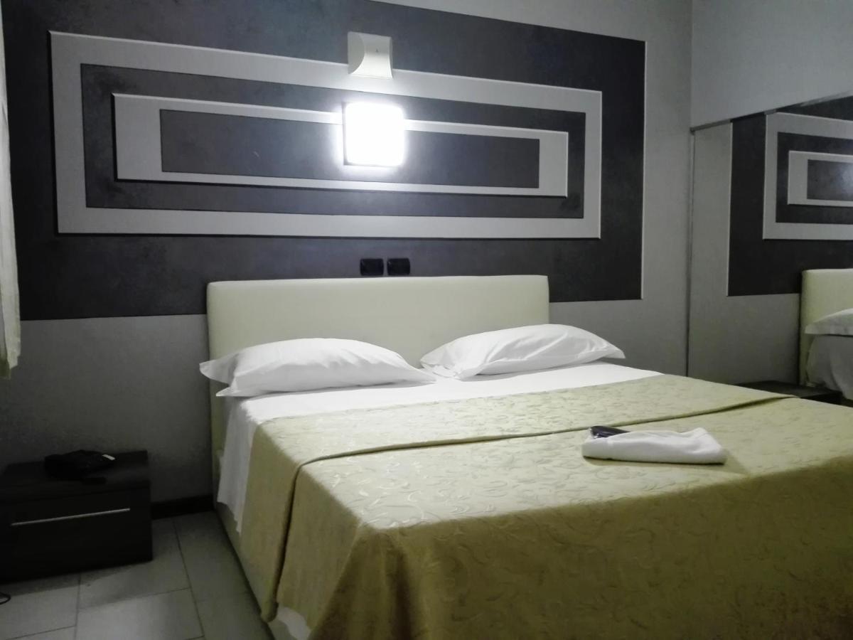 بيستياره بوروميو Hotel Motel Est المظهر الخارجي الصورة