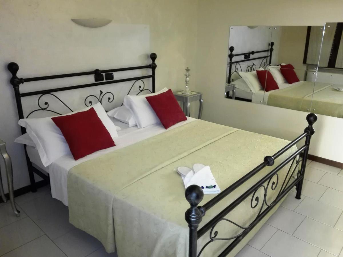 بيستياره بوروميو Hotel Motel Est المظهر الخارجي الصورة