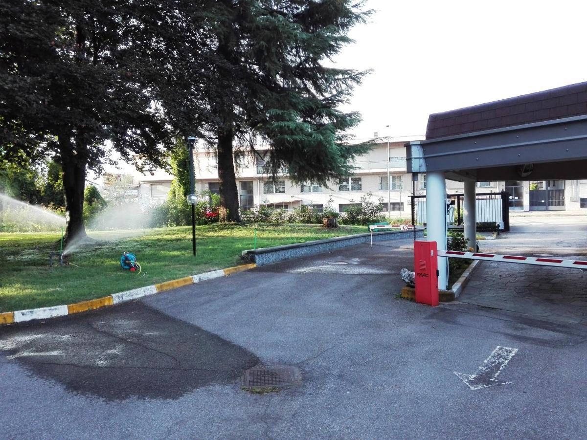 بيستياره بوروميو Hotel Motel Est المظهر الخارجي الصورة