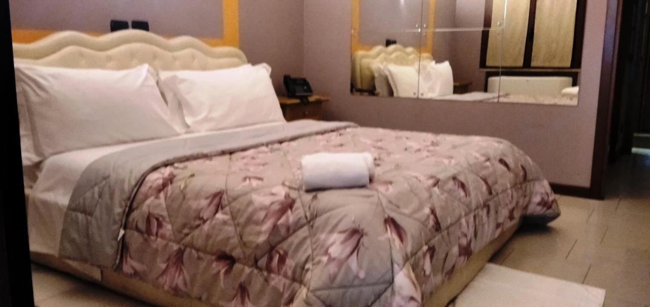 بيستياره بوروميو Hotel Motel Est المظهر الخارجي الصورة