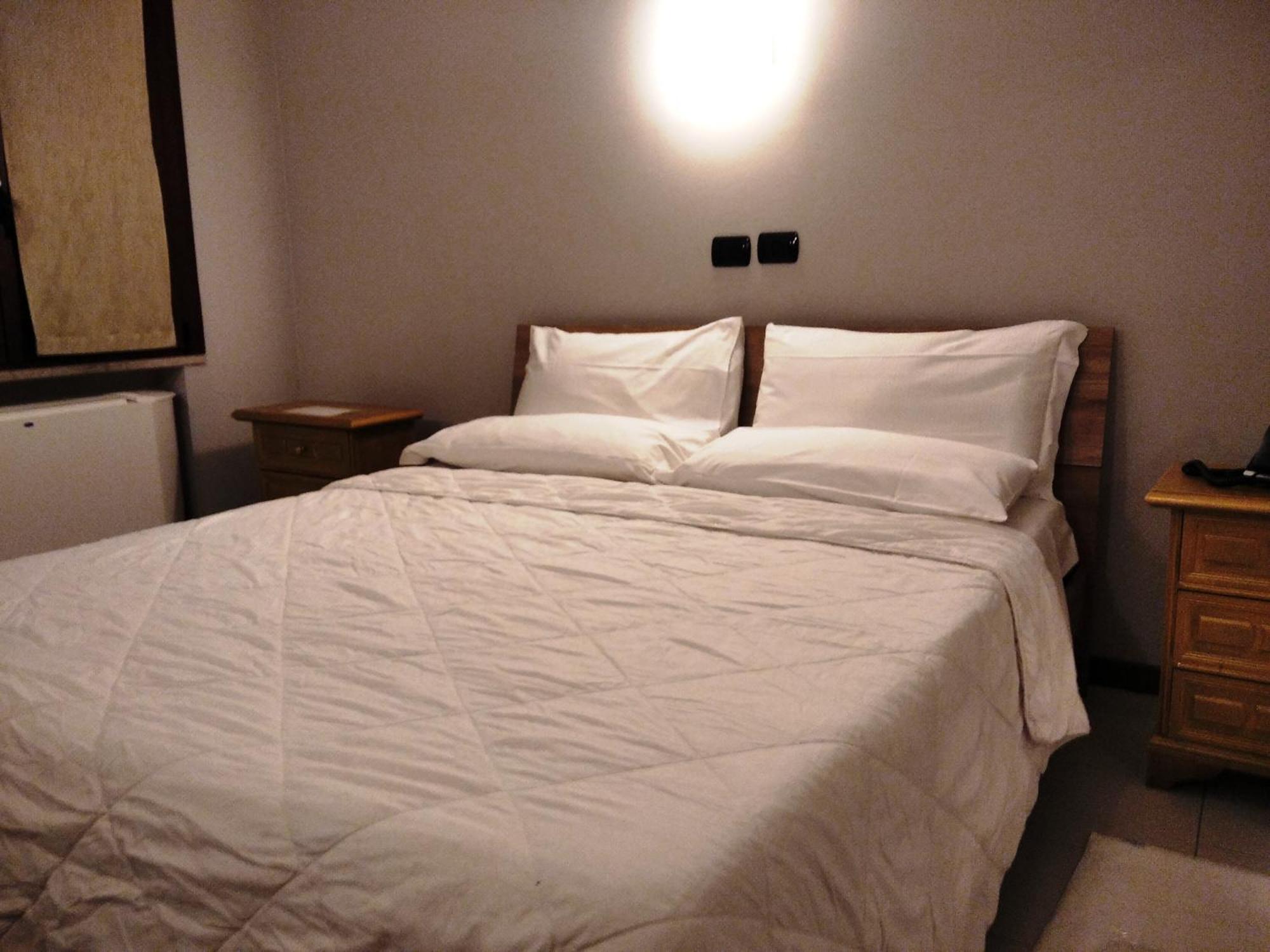 بيستياره بوروميو Hotel Motel Est المظهر الخارجي الصورة